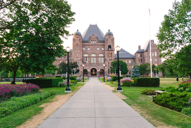 Торонто. Здание правительства Онтарио.